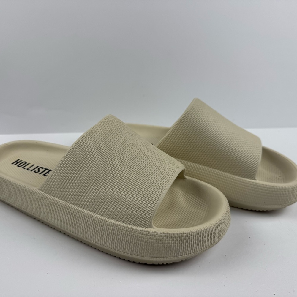 Hollister Beige Slide Sandals men’s size 10.5 women’s 12.5